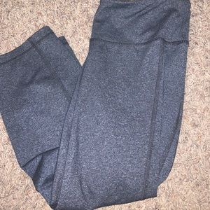 old navy cropped charcoal leggings !!